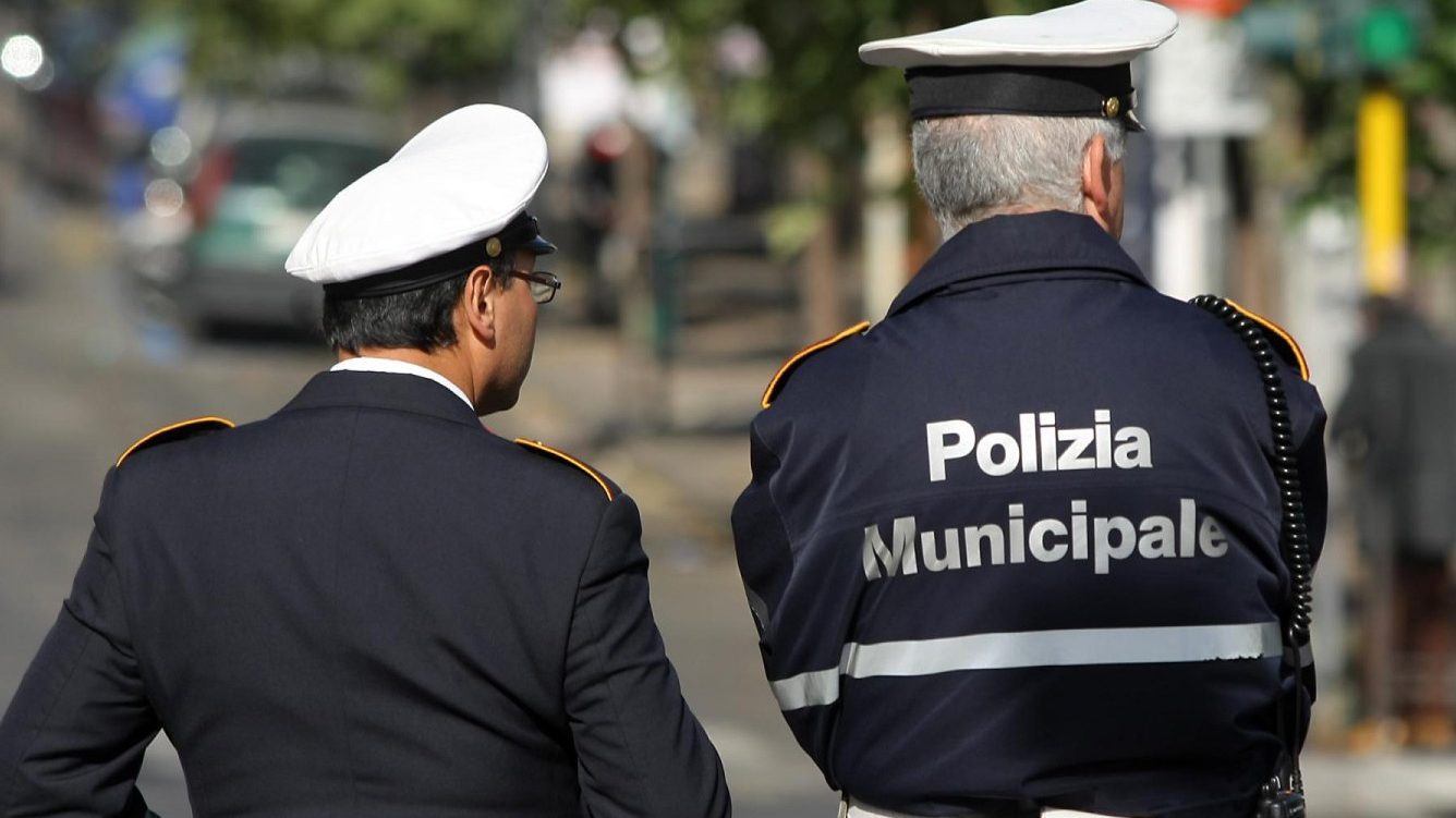 Avviso di selezione per agenti di polizia municipale a tempo determinato