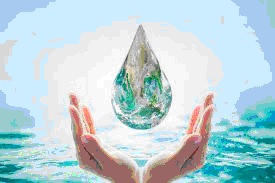 goccia acqua tra le mani