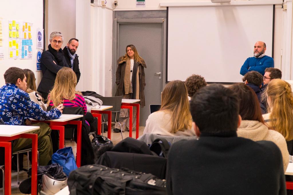 un momento del workshop con gli studenti