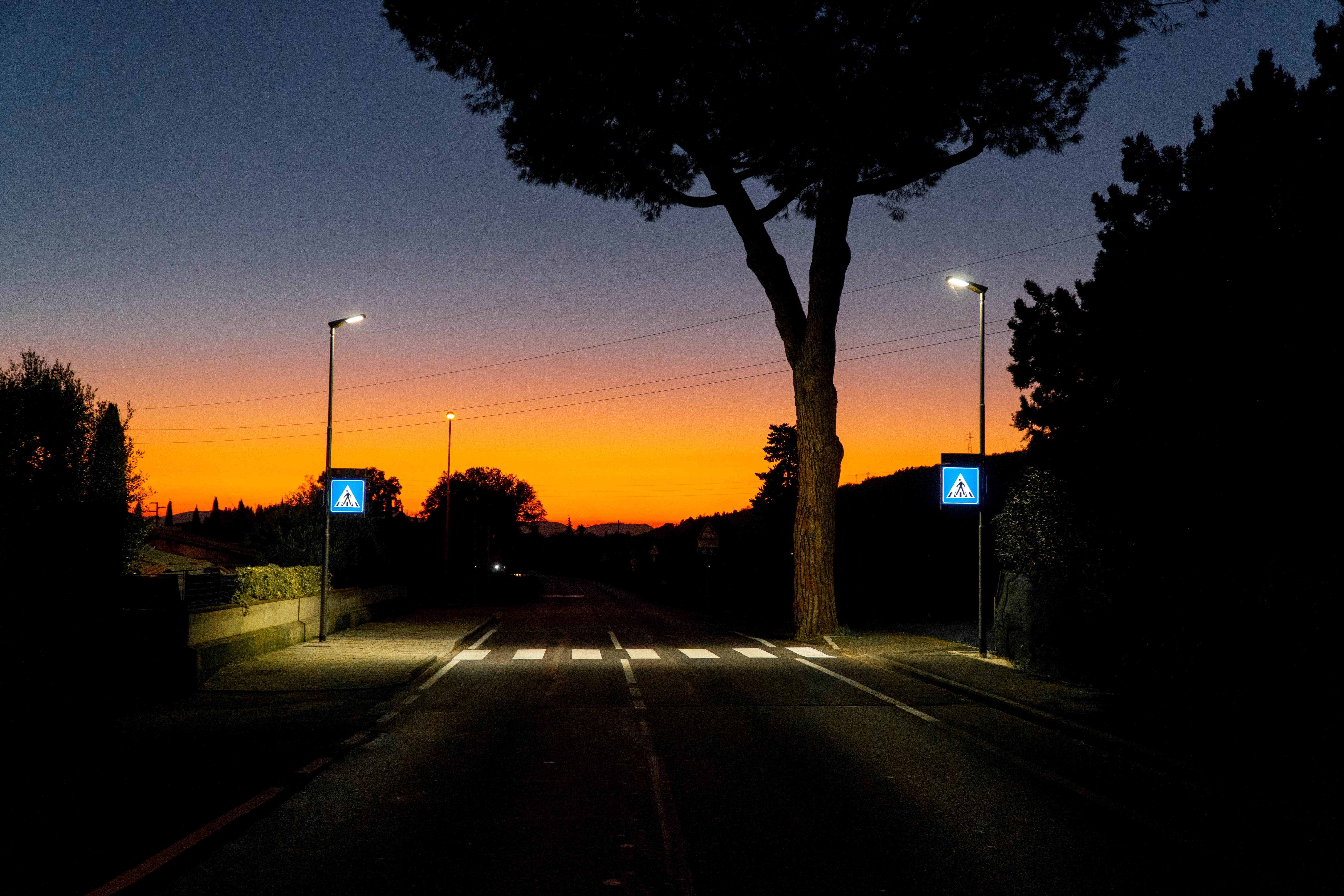 Passaggio pedonale illuminato a Cafaggio