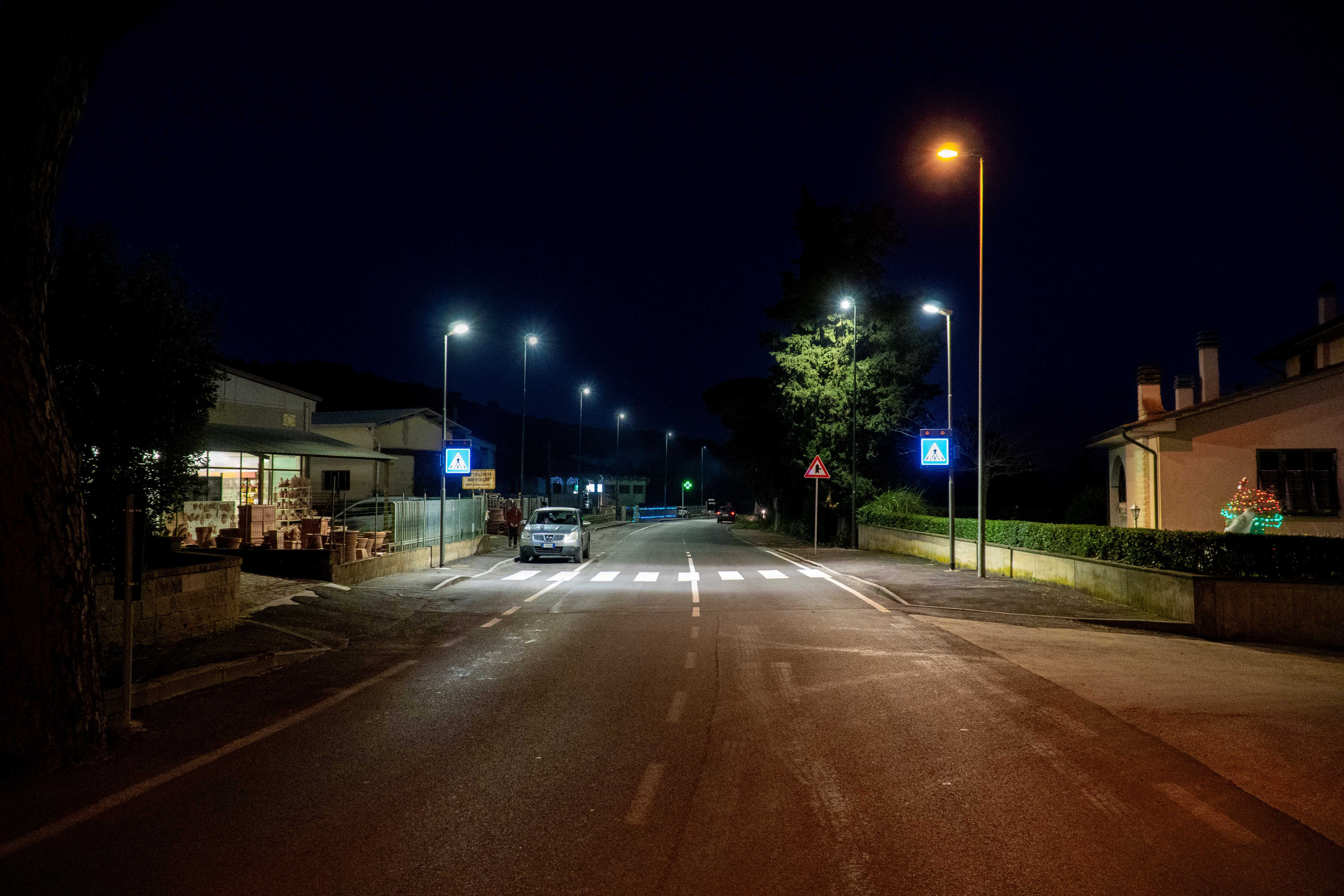 Passaggio pedonale illuminato a Cafaggio