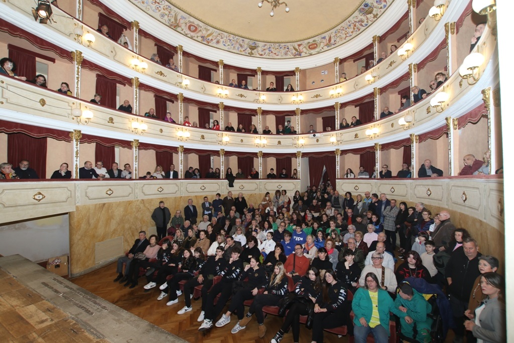 Il teatro e il pubblico in sala