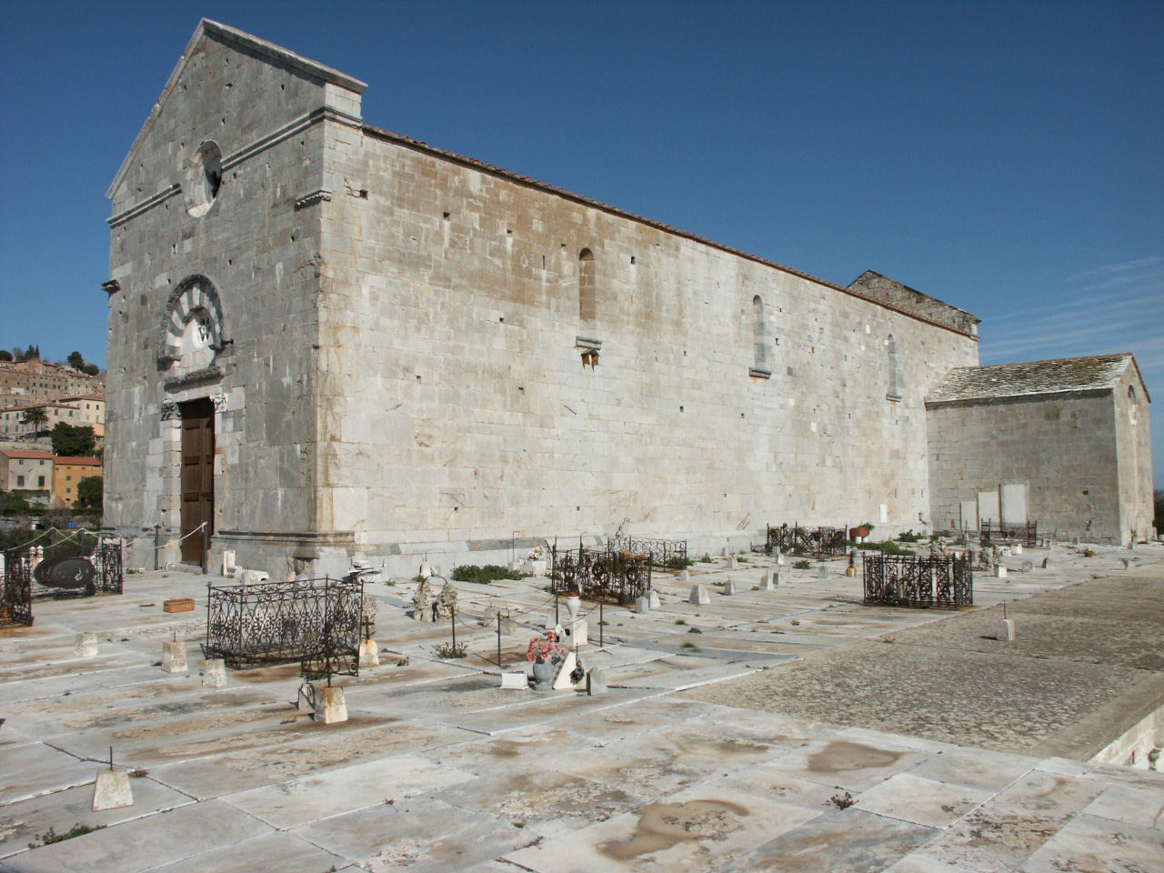 Sempre aperto il cimitero nel periodo della ricorrenza dei defunti