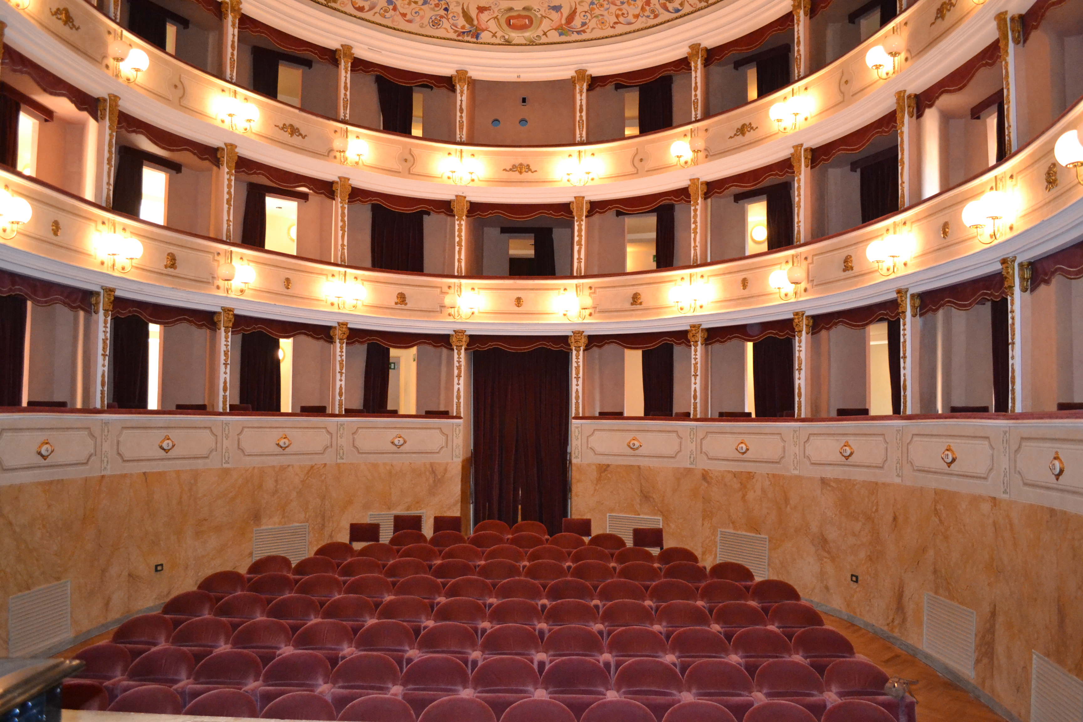L'interno del teatro Concordi