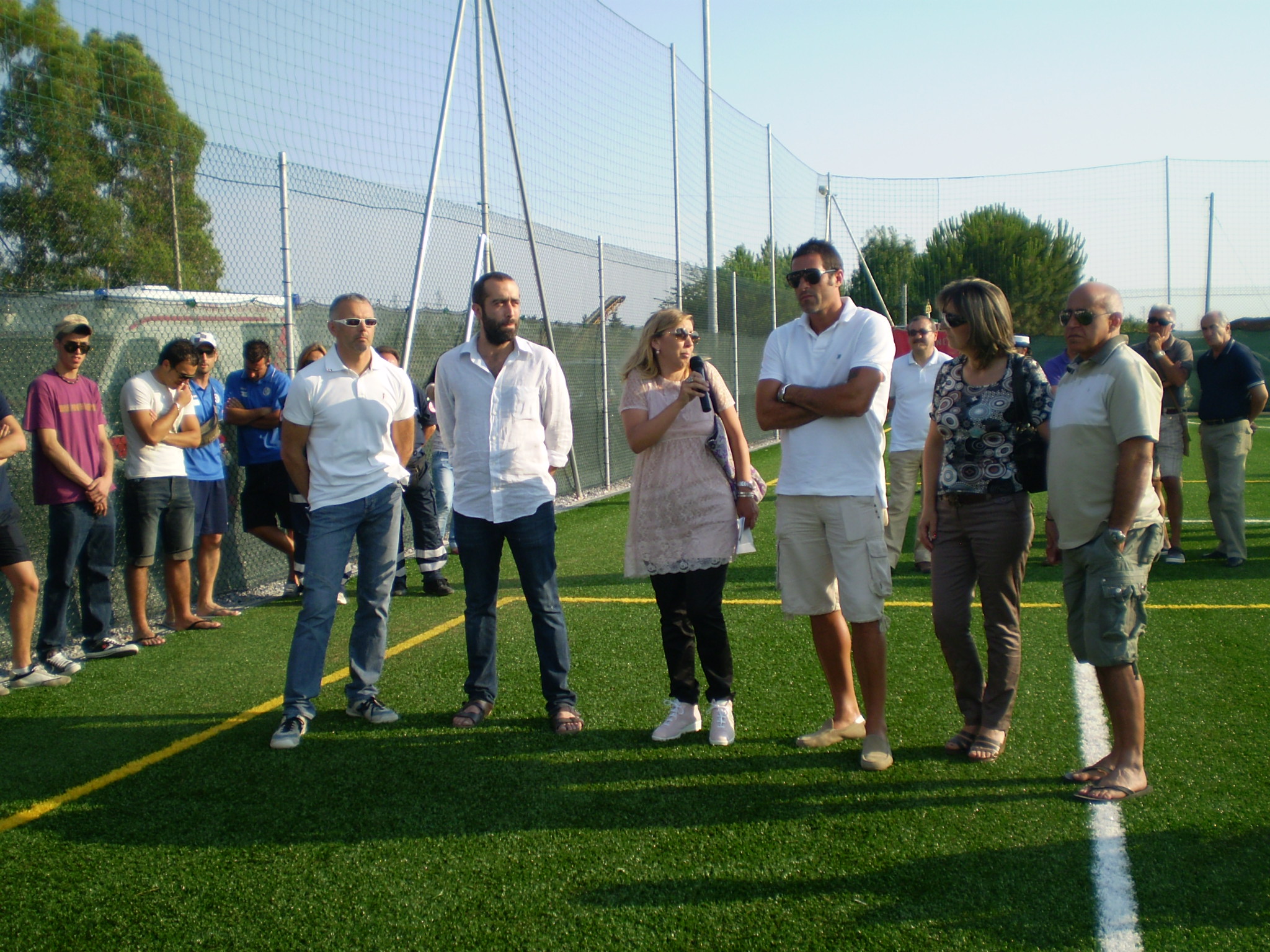 Cerimonia semplice e toccante per l\'inaugurazione del campetto intitolato a Nicol&ograve; Di Perna