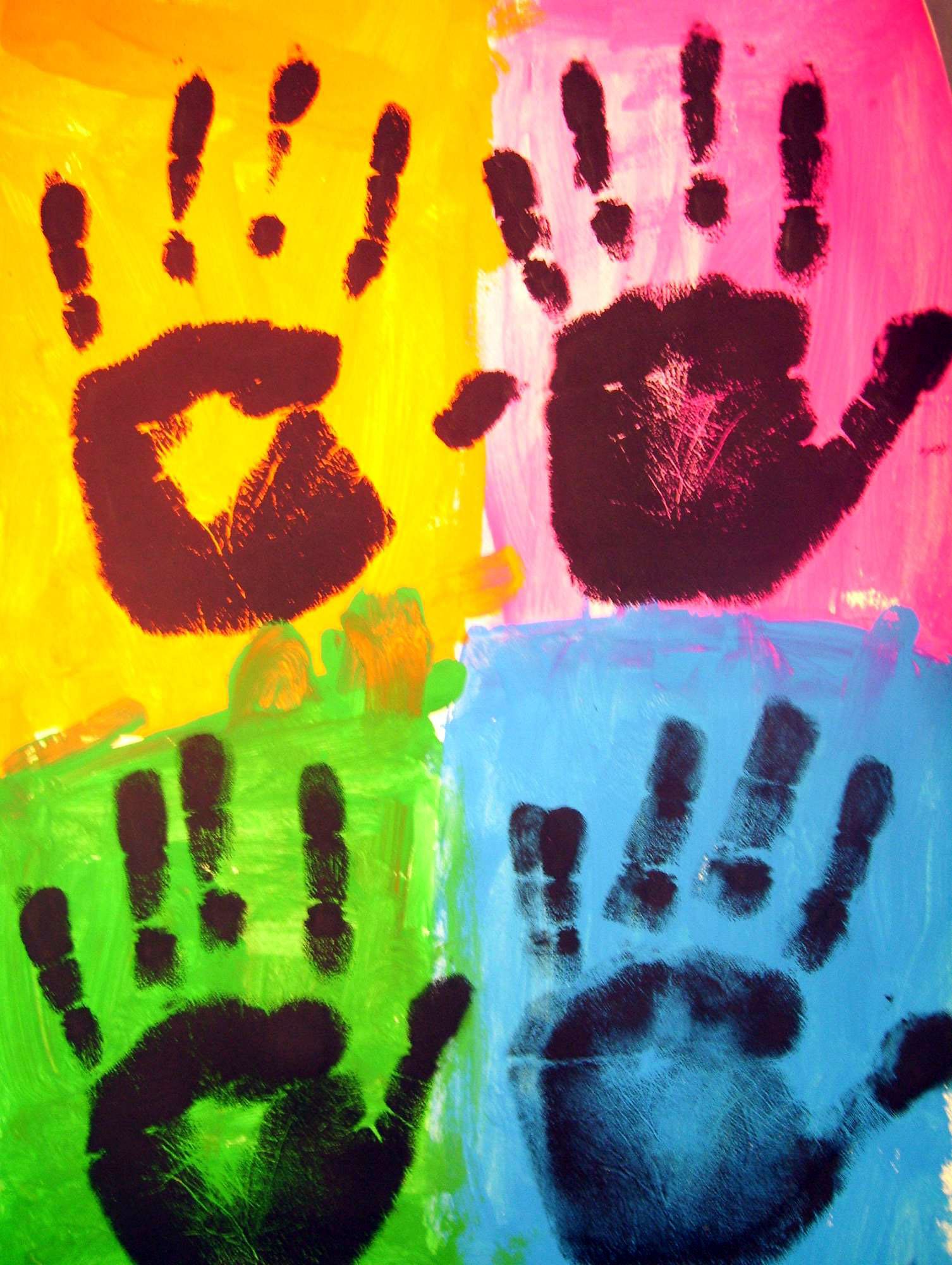 Flash mob oggi alle 15.00 contro ogni violenza - Rinviato causa pioggia.